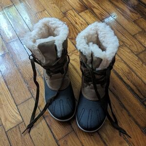Winter boots never worn